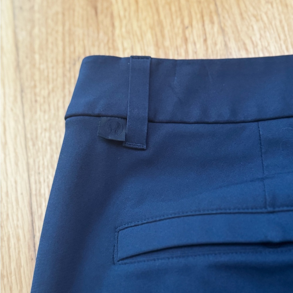 Lululemon Men’s ABC Slim-Fit Trouser 32" *Warpstreme
True Navy Blue
Size 34 - Picture 9 of 15